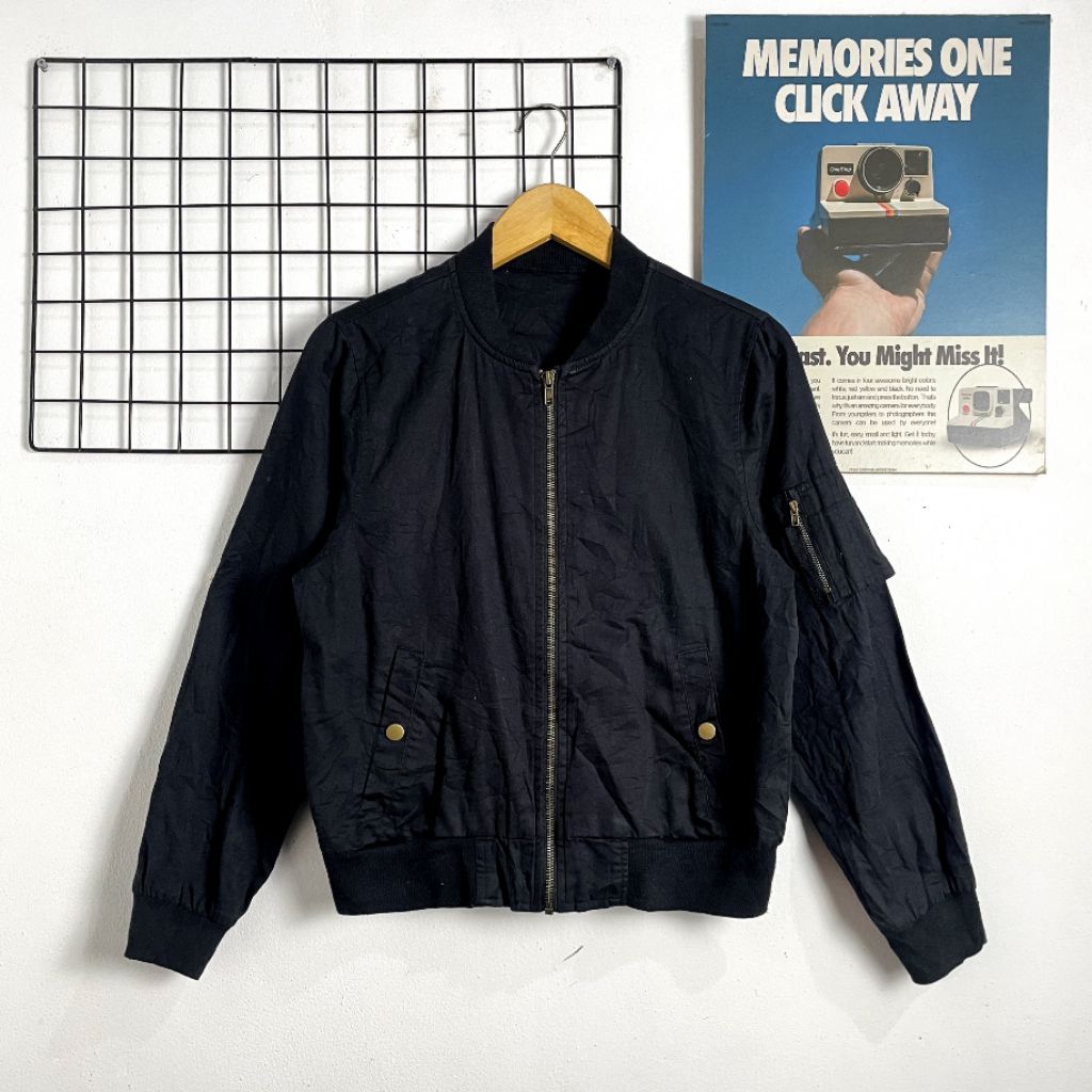 JAKET BOMBER GYLE SIZE (S) SECOND ORIGINAL, JAKET CROP, JAKET KANVAS, JAKET WANITA, JAKET PRIA