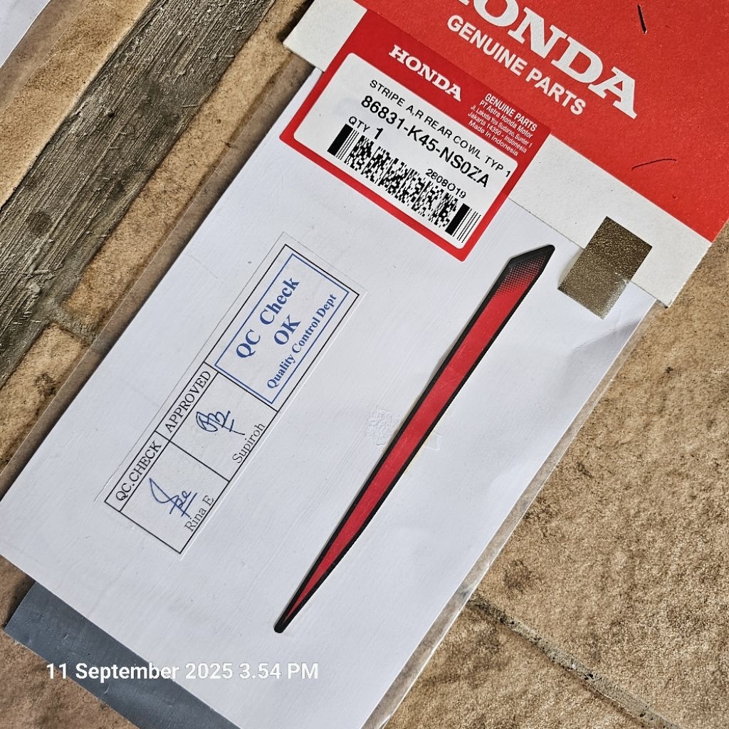 Stripe RR cowl CBR 150R type 1 2021. 86831/86832-K45-NS0ZA