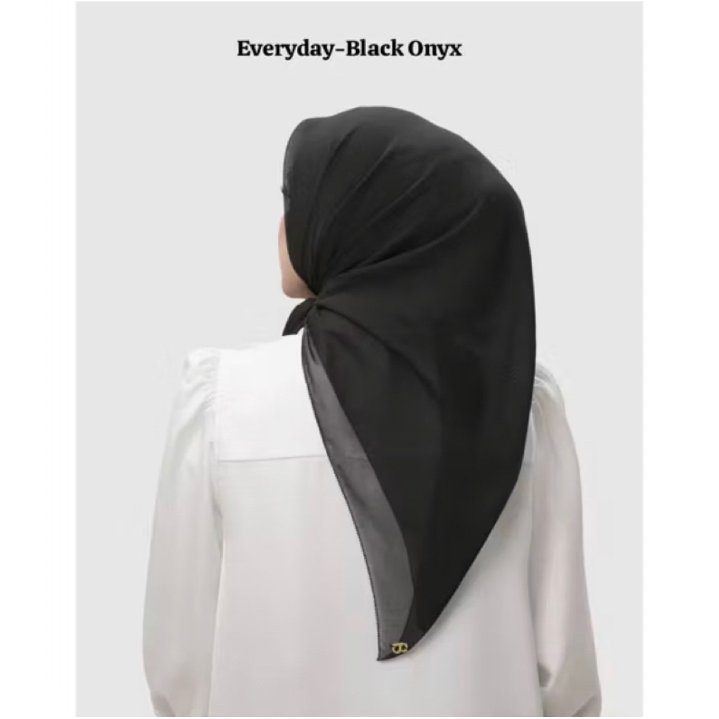 Everyday Scarf Black Onyx, Buttonscarves Seri Baru (Box Merah)