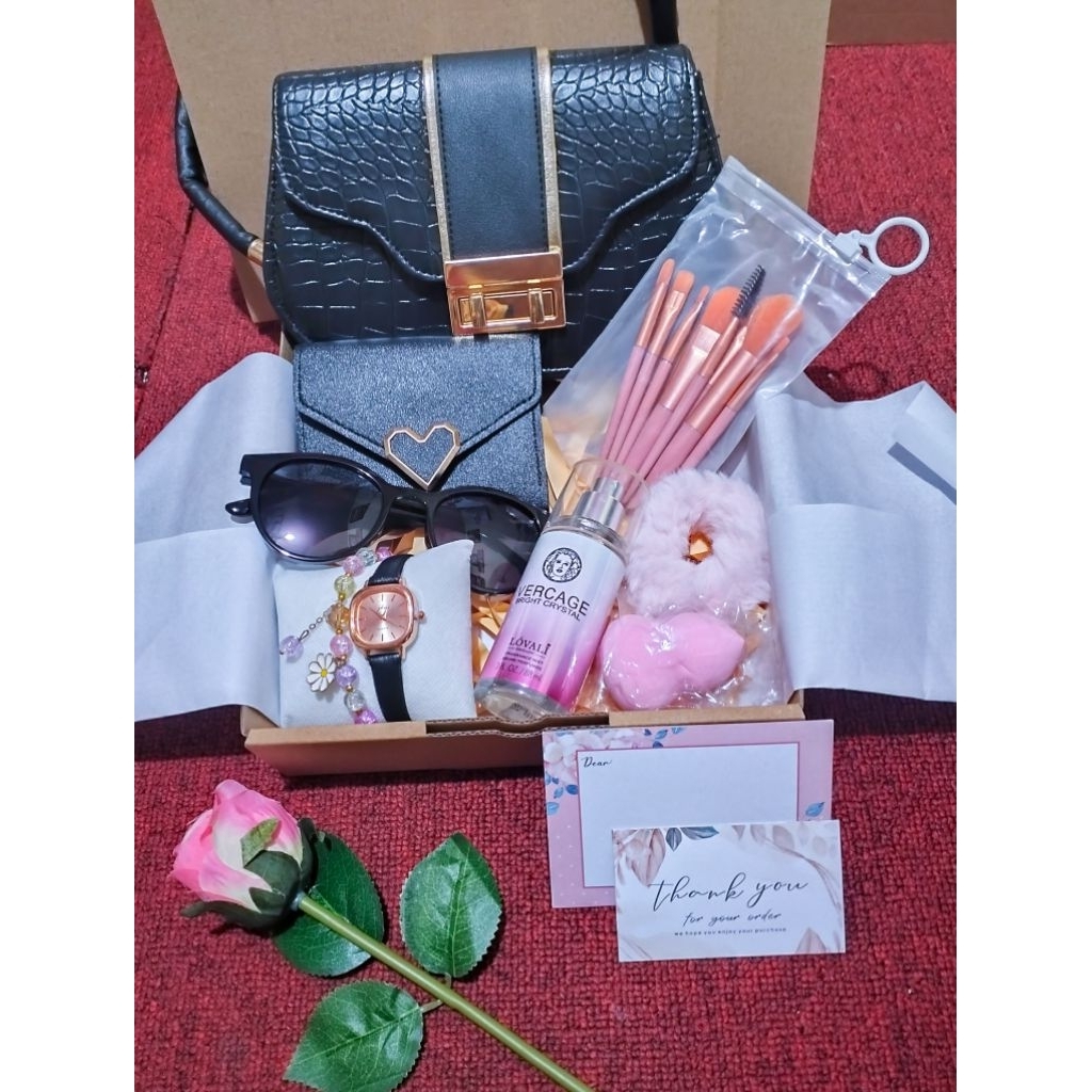 

Huriku.id Hampers Kado Ulang Tahun Cewek Gift Box Bermanfaat Hadiah Birthday Annyversary