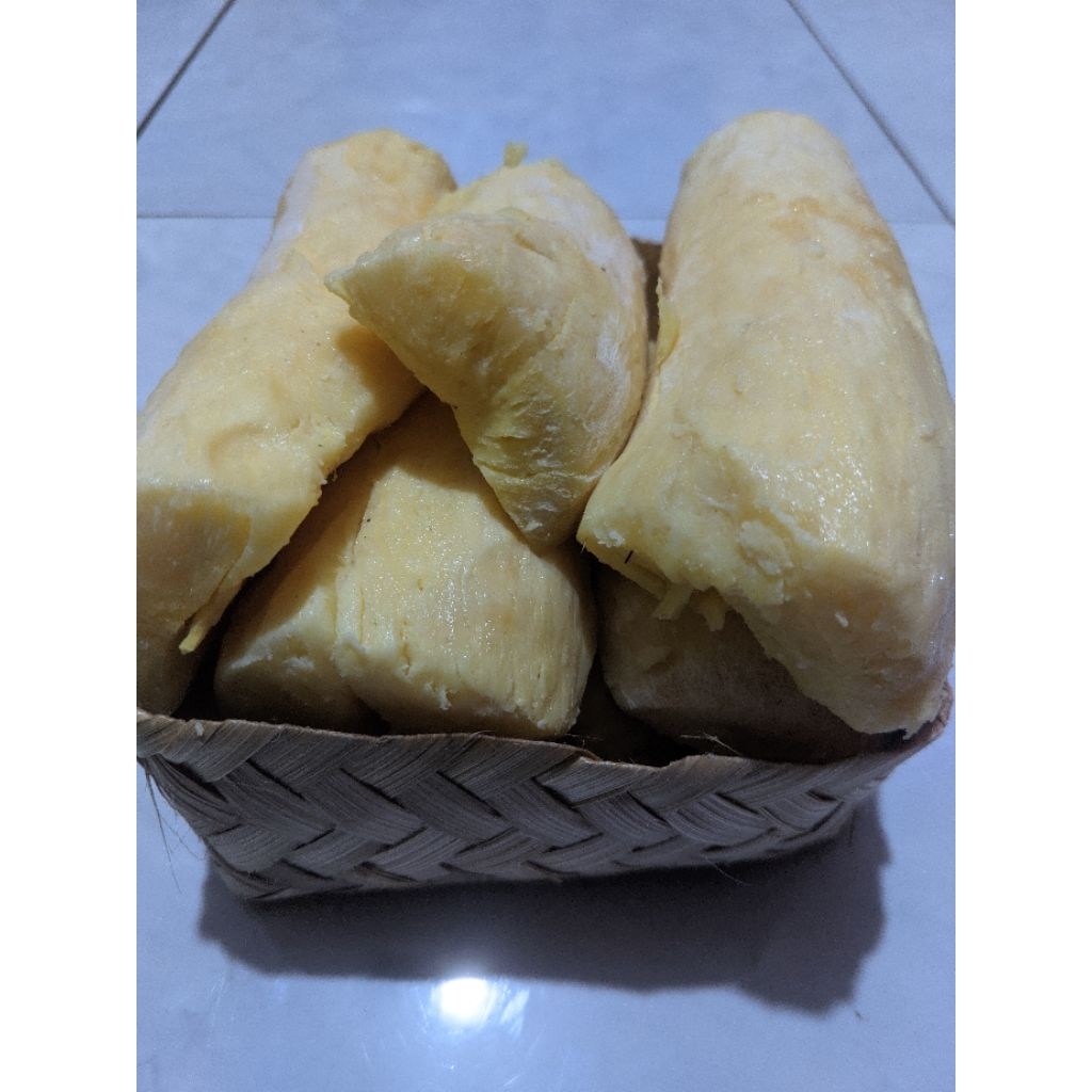 

Tape Singkong Mentega/Peuyeum kualitas terbaik,Manis,Pulen dan Empuk Kemasan Besek 1 Kg