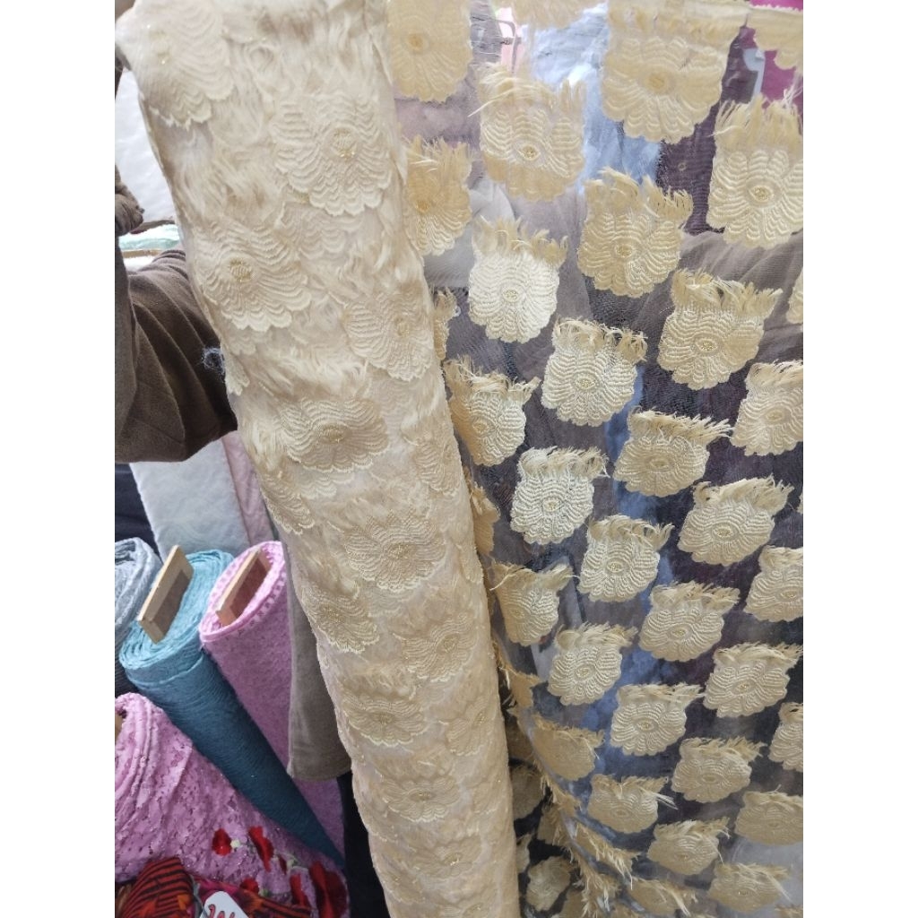 Kain Organza Motif Bulu timbul motif terbaru/bahan kebayA termewah lucu dan unik (harga per setengah