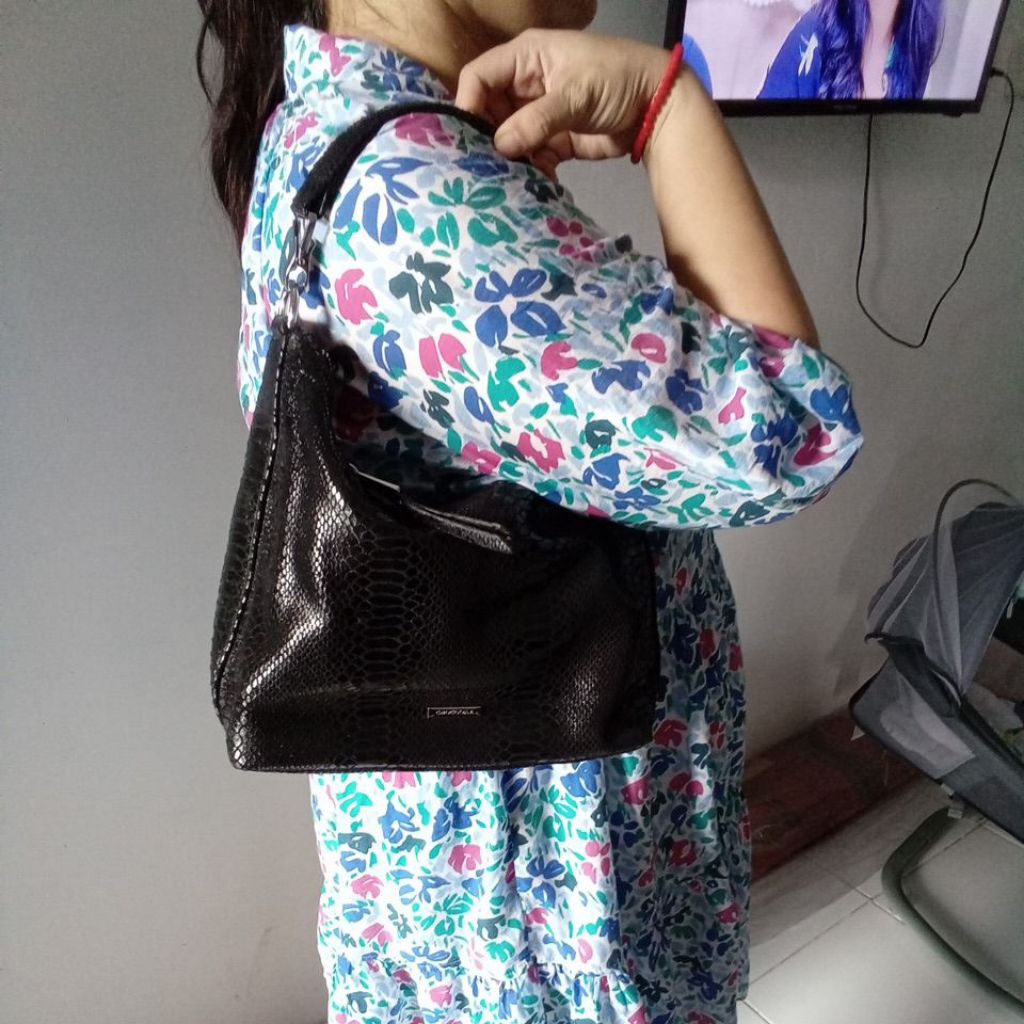 preloved crocodile second branded sholder