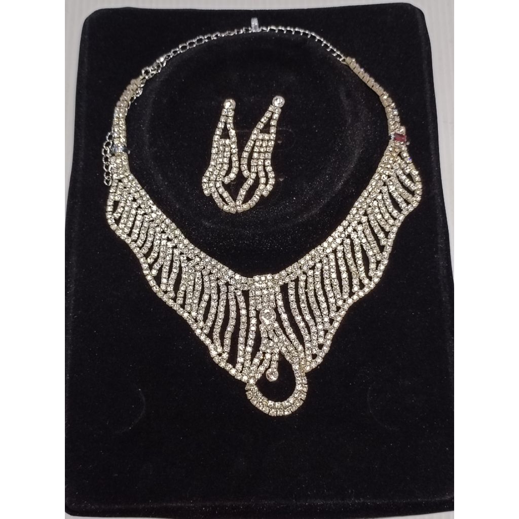 Set Perhiasan Permata Imitasi (M)