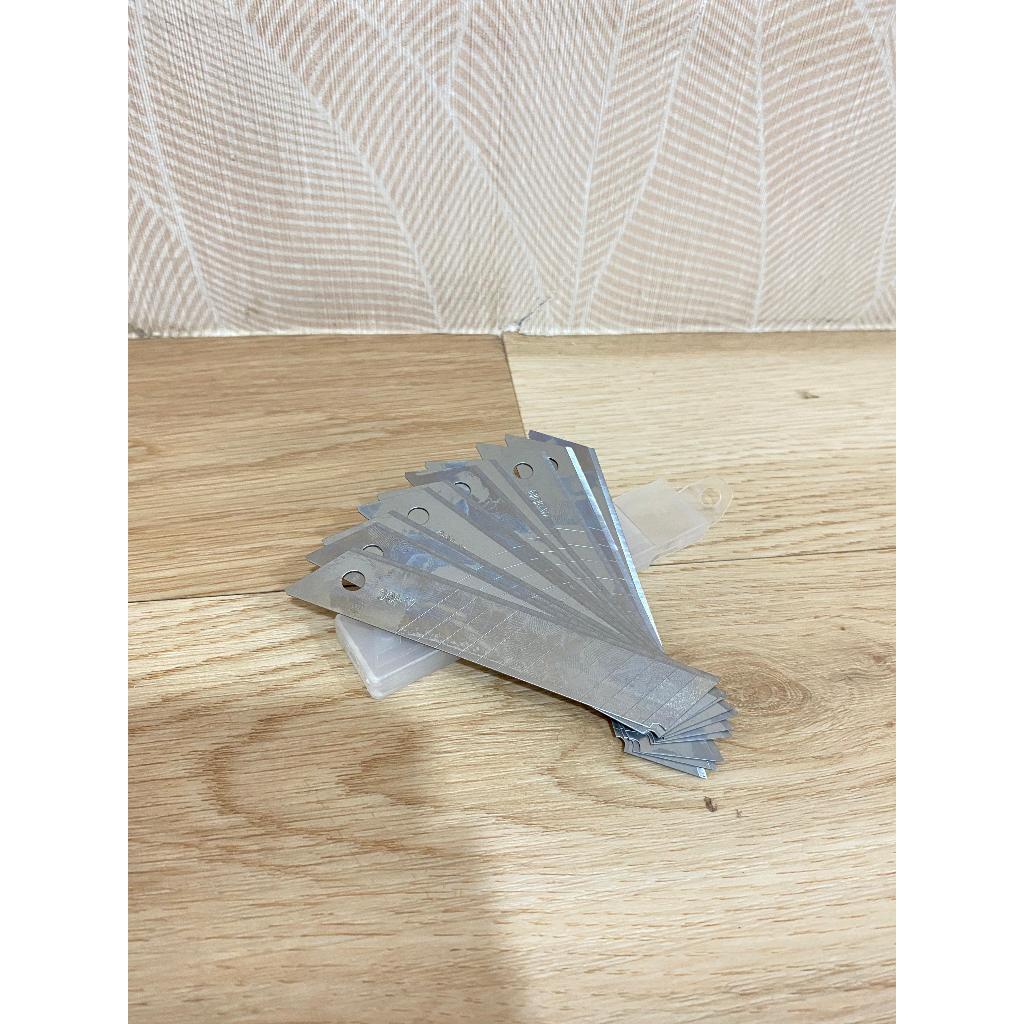 

ISI 10 PCS ISI CUTTER BESAR 18mm REFILL PISAU KATER BAJA LEBAR BAGUS MURAH tipe model