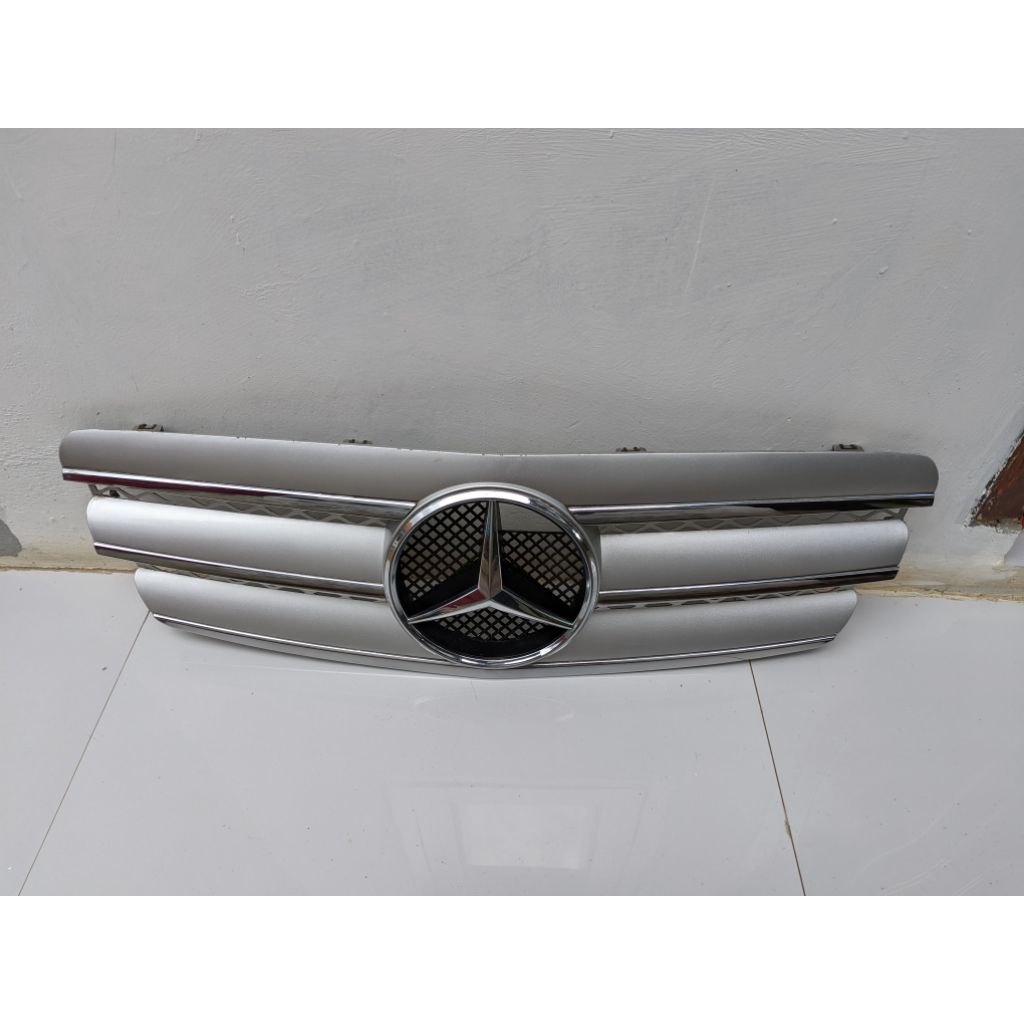 Grill Grill Mercy mercedes benz W211 tahun 2002 original