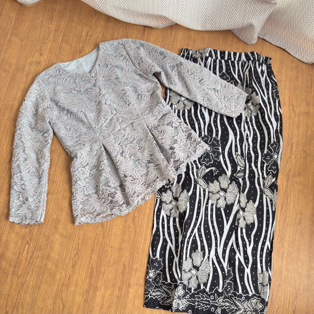 Preloved baju kebaya wisuda/kondangan/bridesmaid baru 1x pakai VVGC