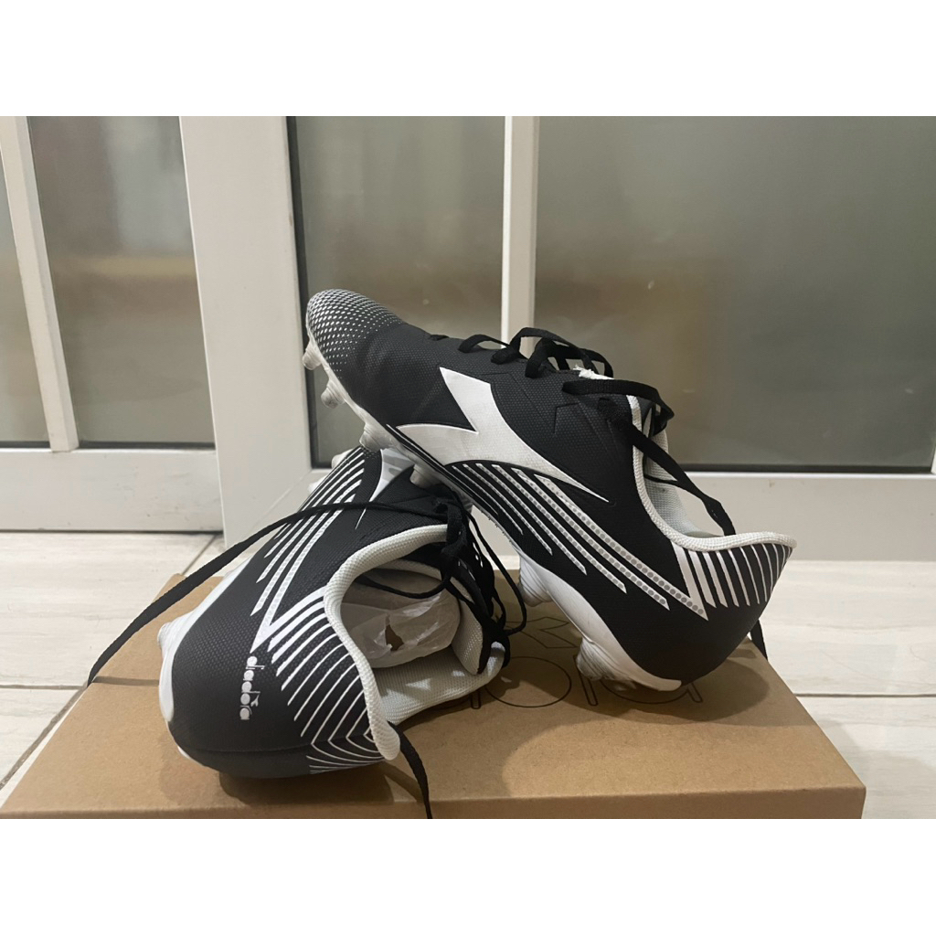 Jual cepat sepatu bola diadora pichichi 8 MG14 ukuran 42 original second