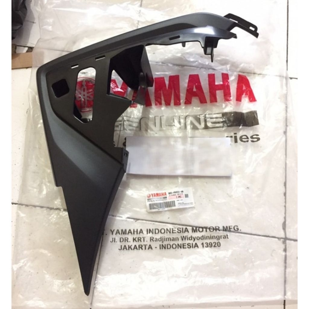 Panel sirip sayap depan kanan/ kiri Aerox old ori YGP B65-F835V-00 (kanan) atau B65-F835U-00 (kiri)