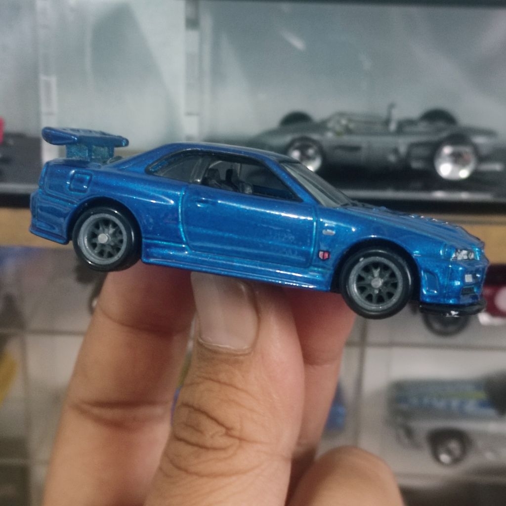 Hotwheels nissan skyline R34 (seri retro)