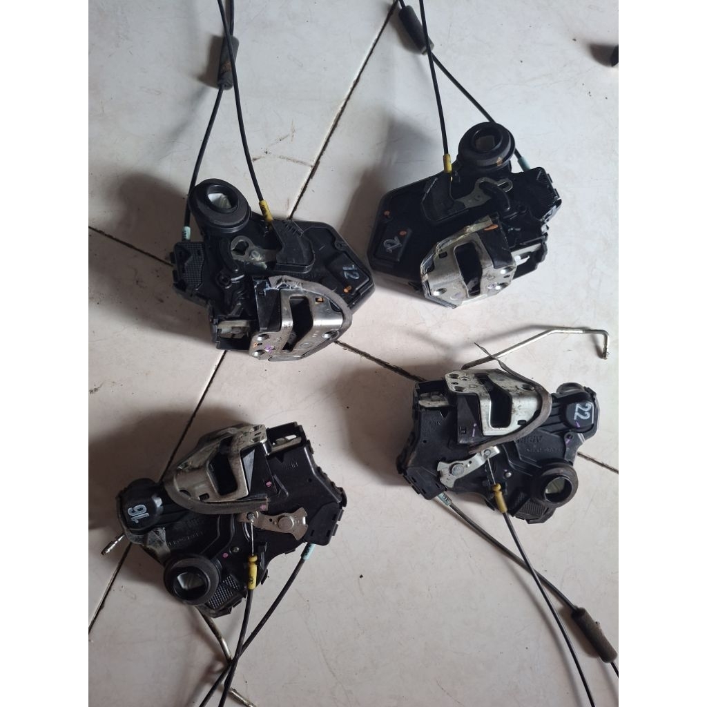Doorlock Door Lock Pintu Fortuner Hilux Original 2006-2015