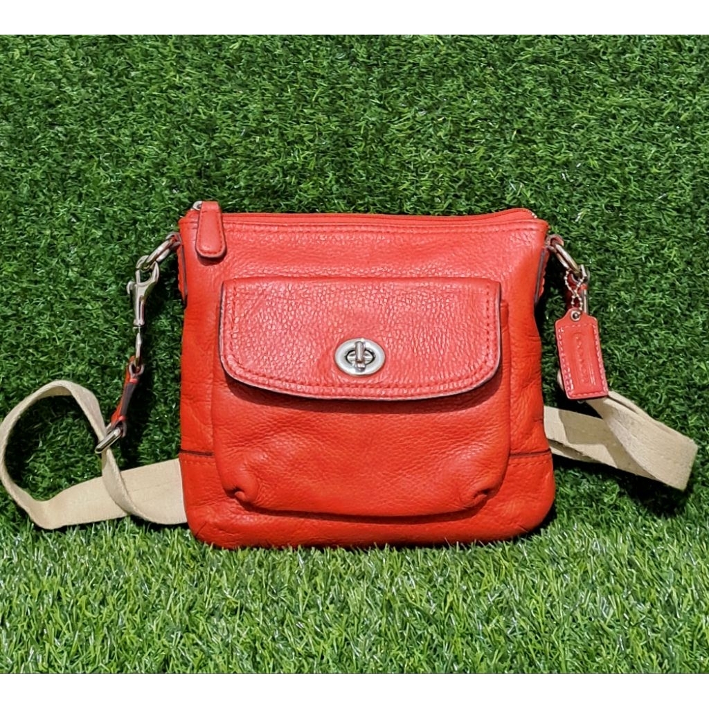 Tas Sling Wanita Kulit Merah Coc* Seken