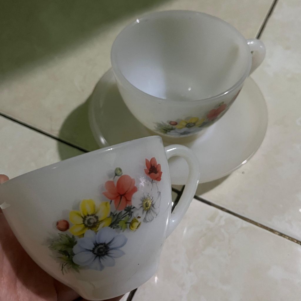 Arcopal France cangkir vintage set tatakan