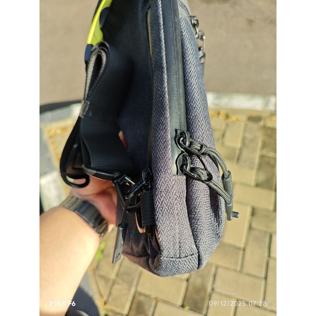 Preloved American Tourister Orbit, Sling Bang, Black, Original