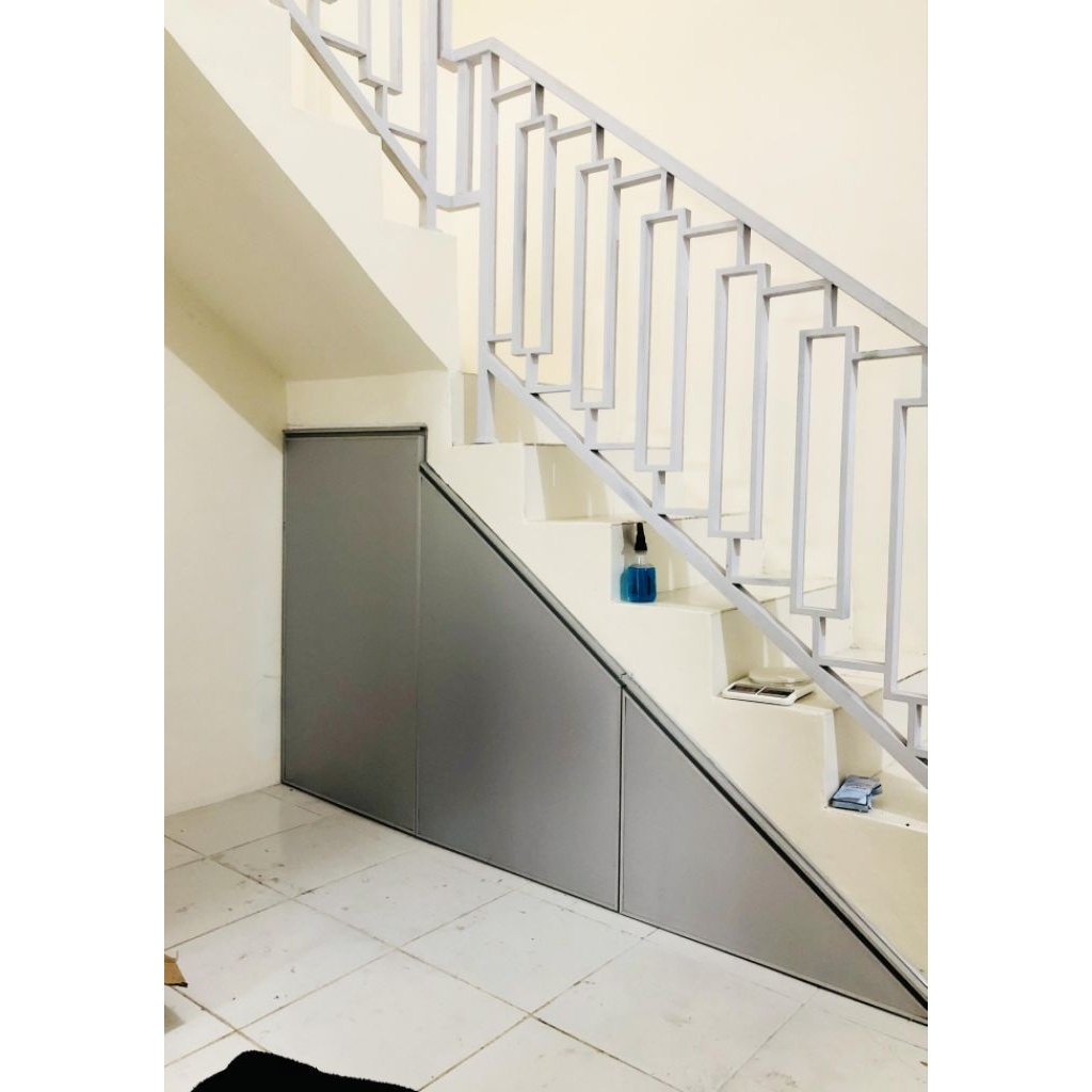 pintu lemari bawah tangga Aluminium