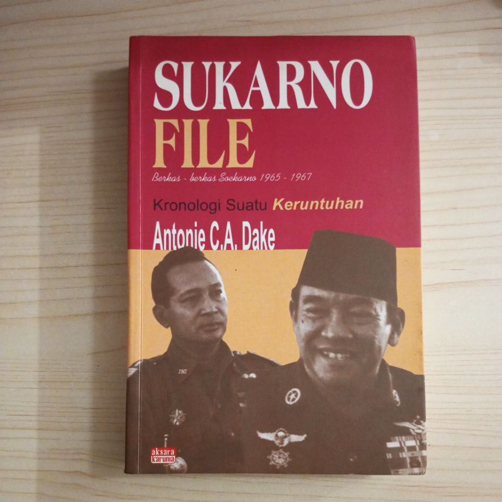 BUKU SUKARNO FILE KRONOLOGI SUATU KERUNTUHAN OLEH ANTONIE C A DAKE