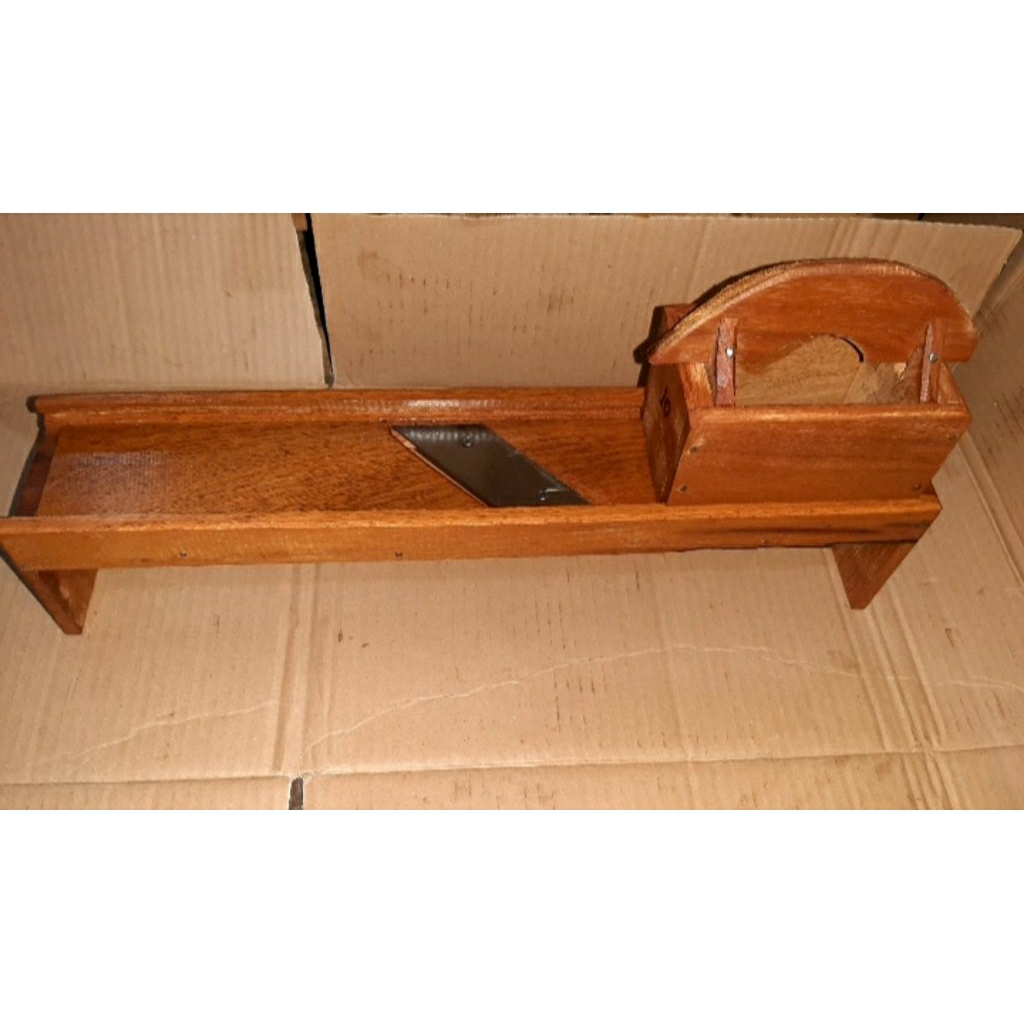 PEMOTONG/ PENGIRIS BAWANG UK. SEDANG (42 cm)BAHAN KAYU ULIN ASLI 100%