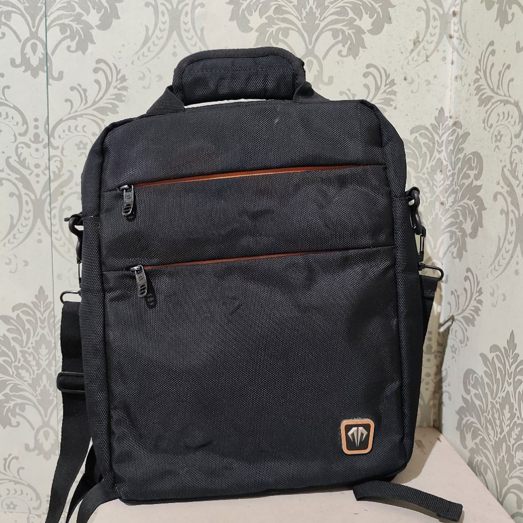 Tas ransel laptop Tracker preloved