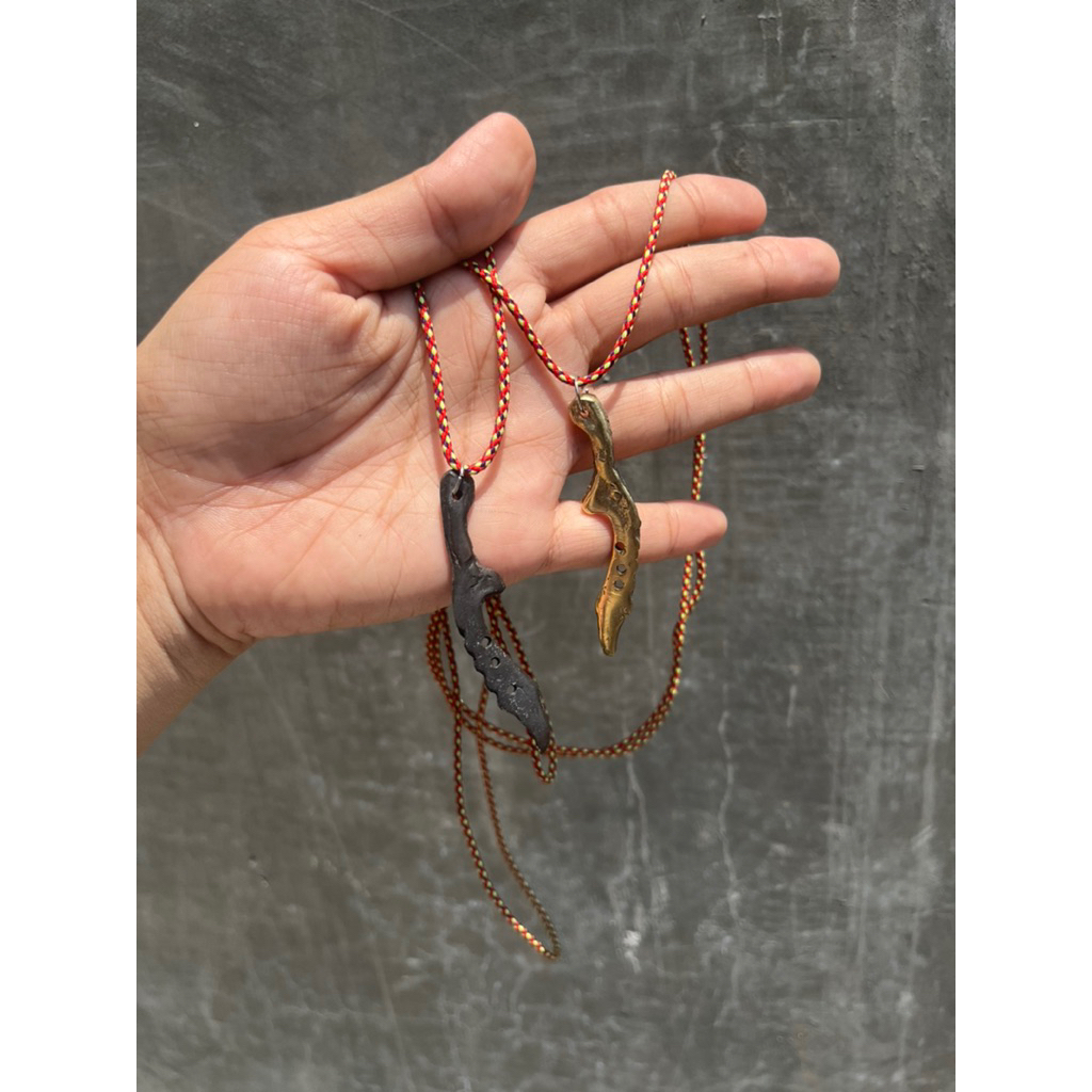 liontin kalung motif kujang mini bahan Kuningan - liontin kalung - gantungan kunci motif kujang mini