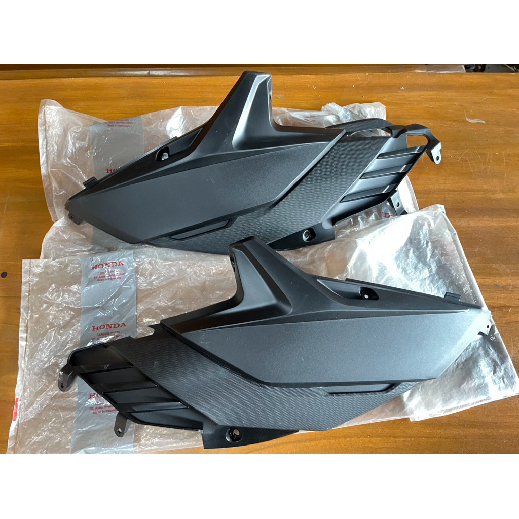 COVER TUTUP SAMBUNGAN KANAN KIRI BODI BODY HONDA VARIO TECHNO CBS 110 ORI AHM 83520-KVB-N50 83620-KV