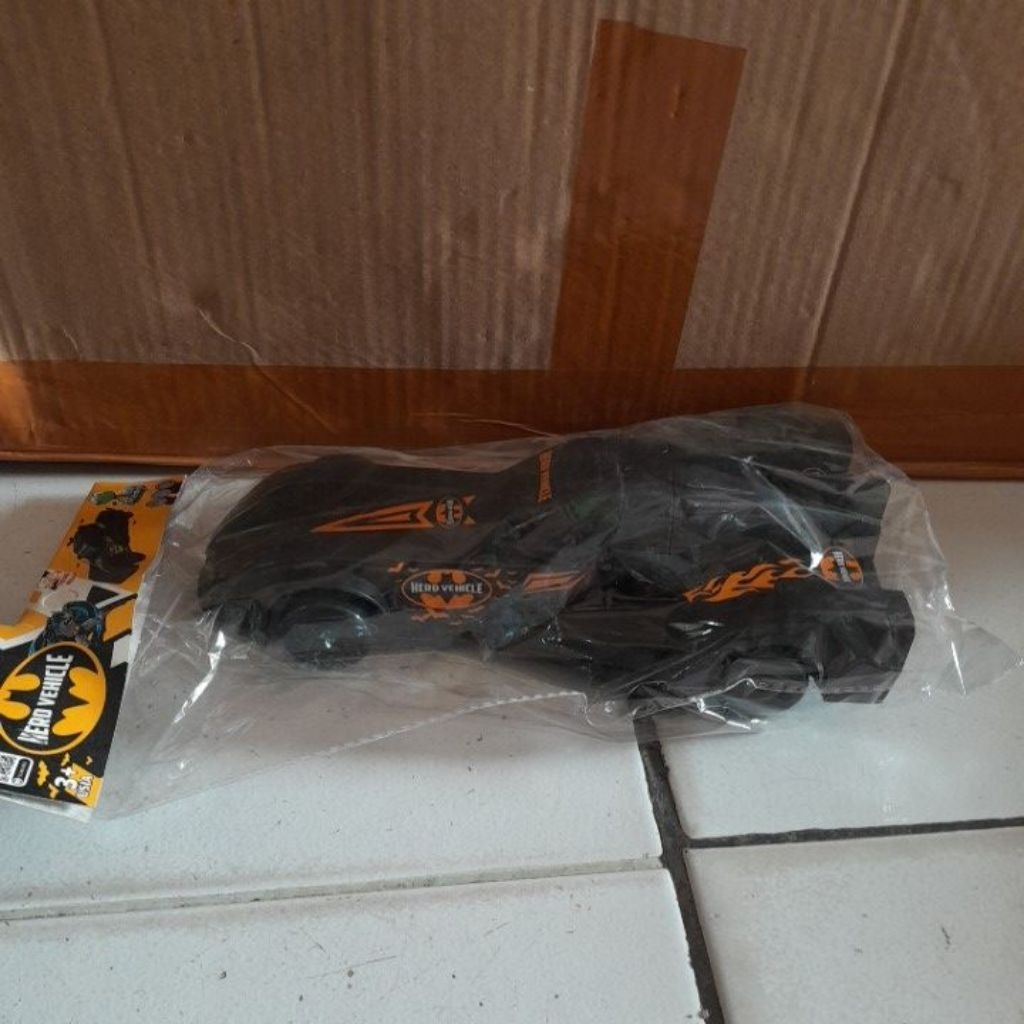 mainan mobil batman