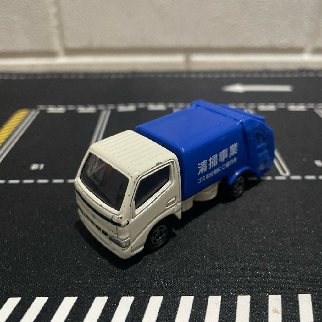 Diecast TOMICA Toyota Dyna Refuse Truck No.45 Loose