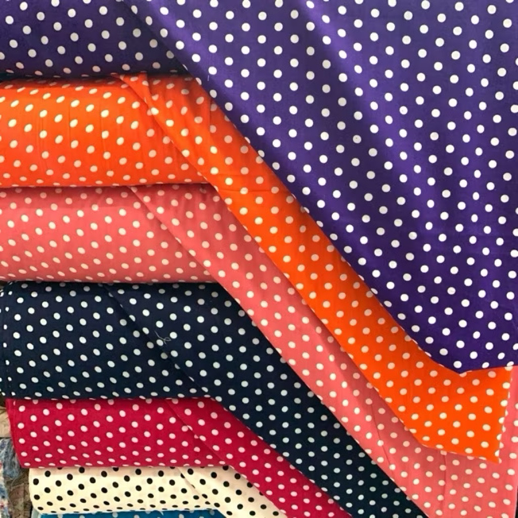 Kain Katun Rayon Motif Polkadot 1 Roll