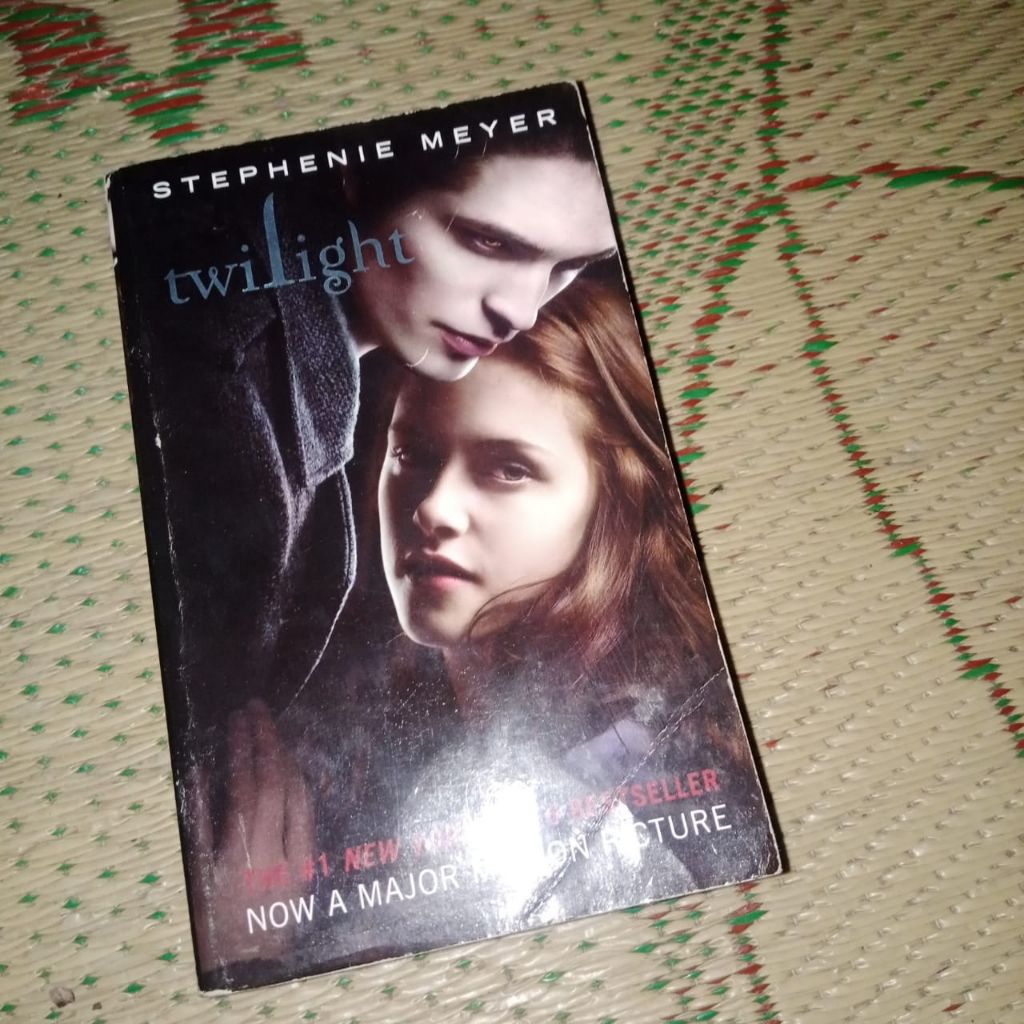 twilight/novel by Stephenie Meyer, English