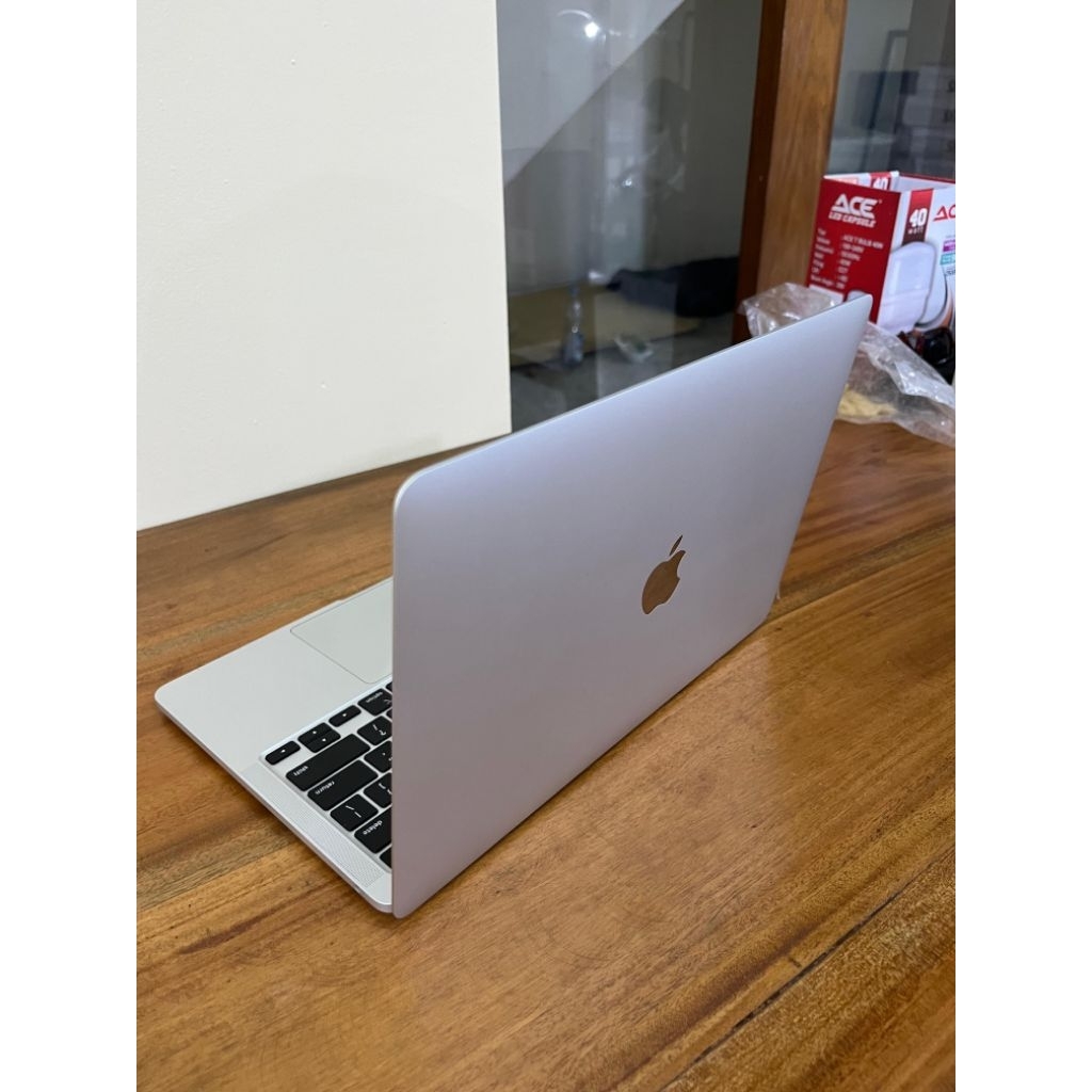 macbook pro touchbar 2020 i5 8/256