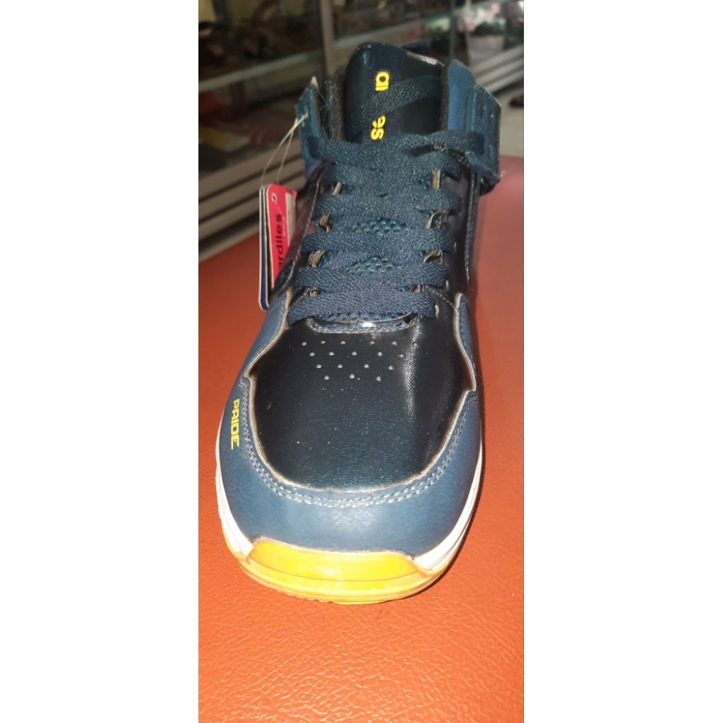 sepatu badminton ardiles