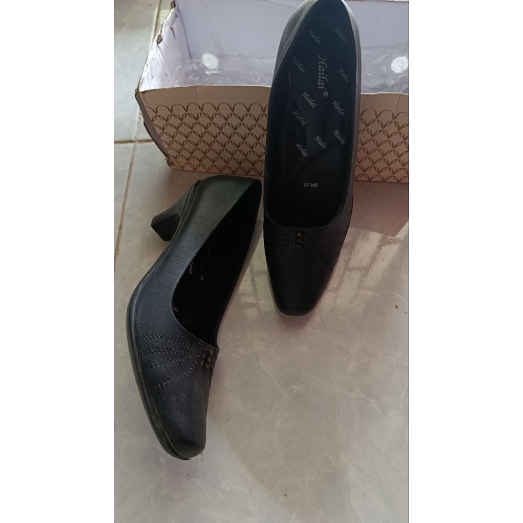 Pansus hitam polos hailai