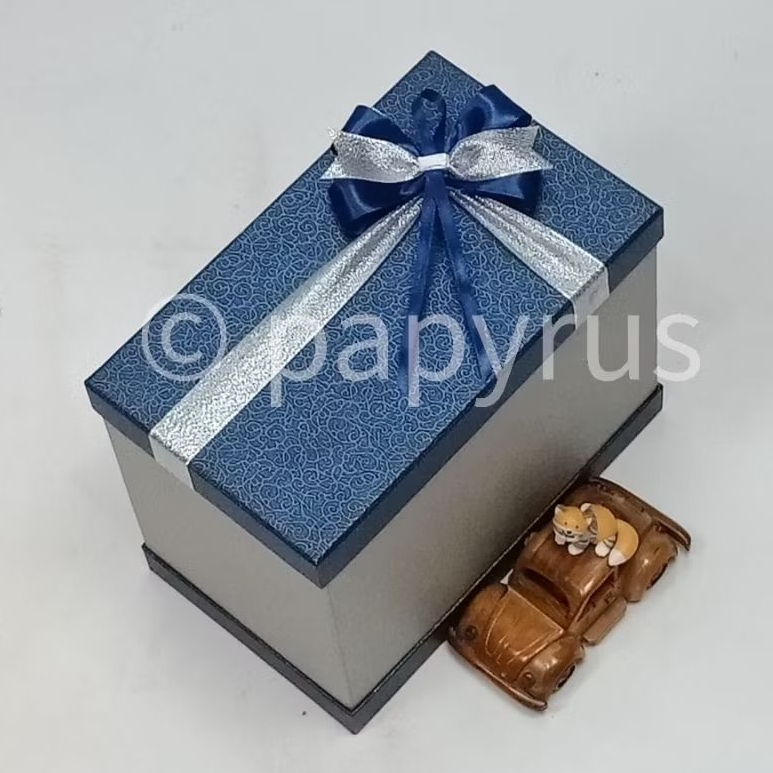 

PAPYRUS Sandwich 15x25 Tinggi 20cm Kotak Kado Gift Box Hardbox Hampers Hadiah V3