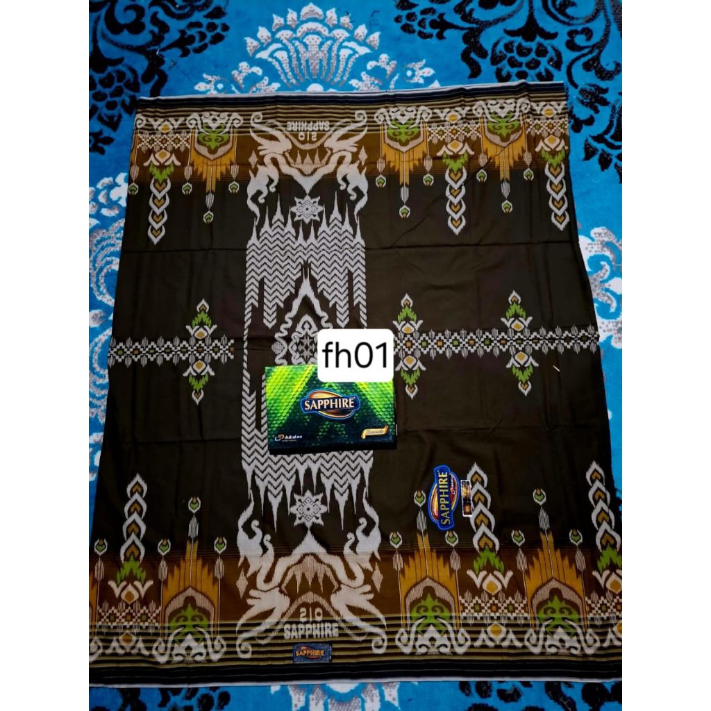 Sarung SAPPHIRE hitam motif kembang