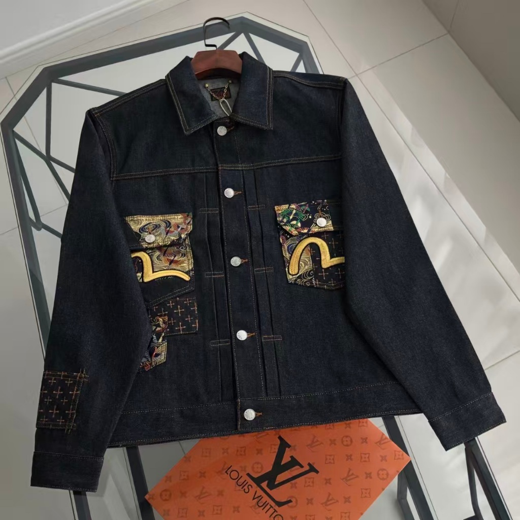 EVISU Fushen's new autumn/winter mountain tiger embroidered denim jacket.