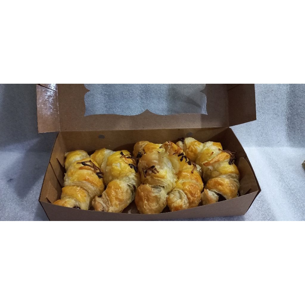 

croissant coklat keju