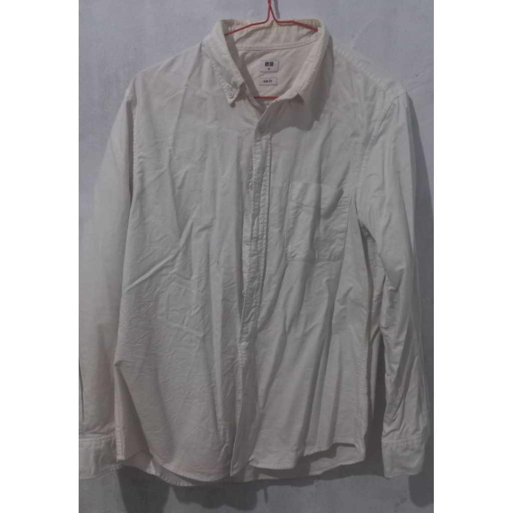 Kemeja uniqlo slimfit pria warna putih