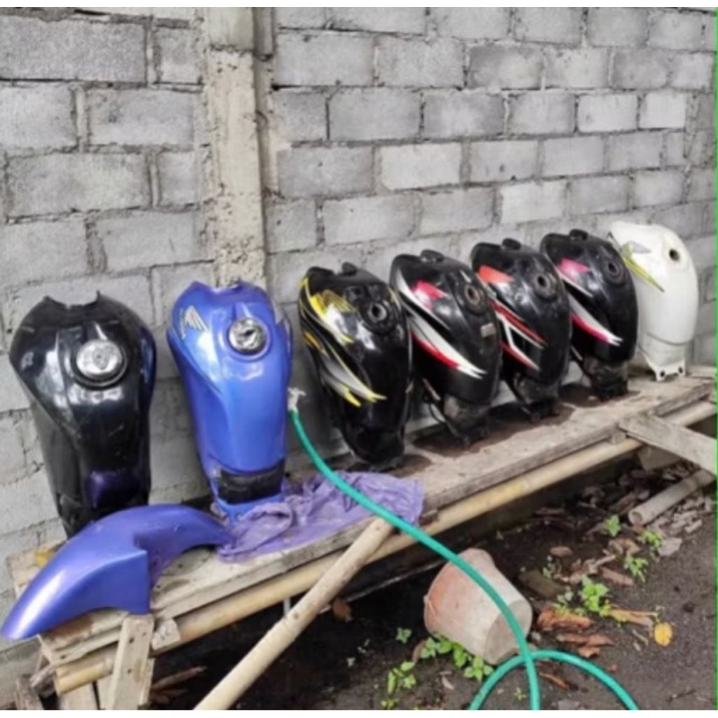 Tangki megapro primus original copotan motor.( KONDISI BAHAN RESTORASI)