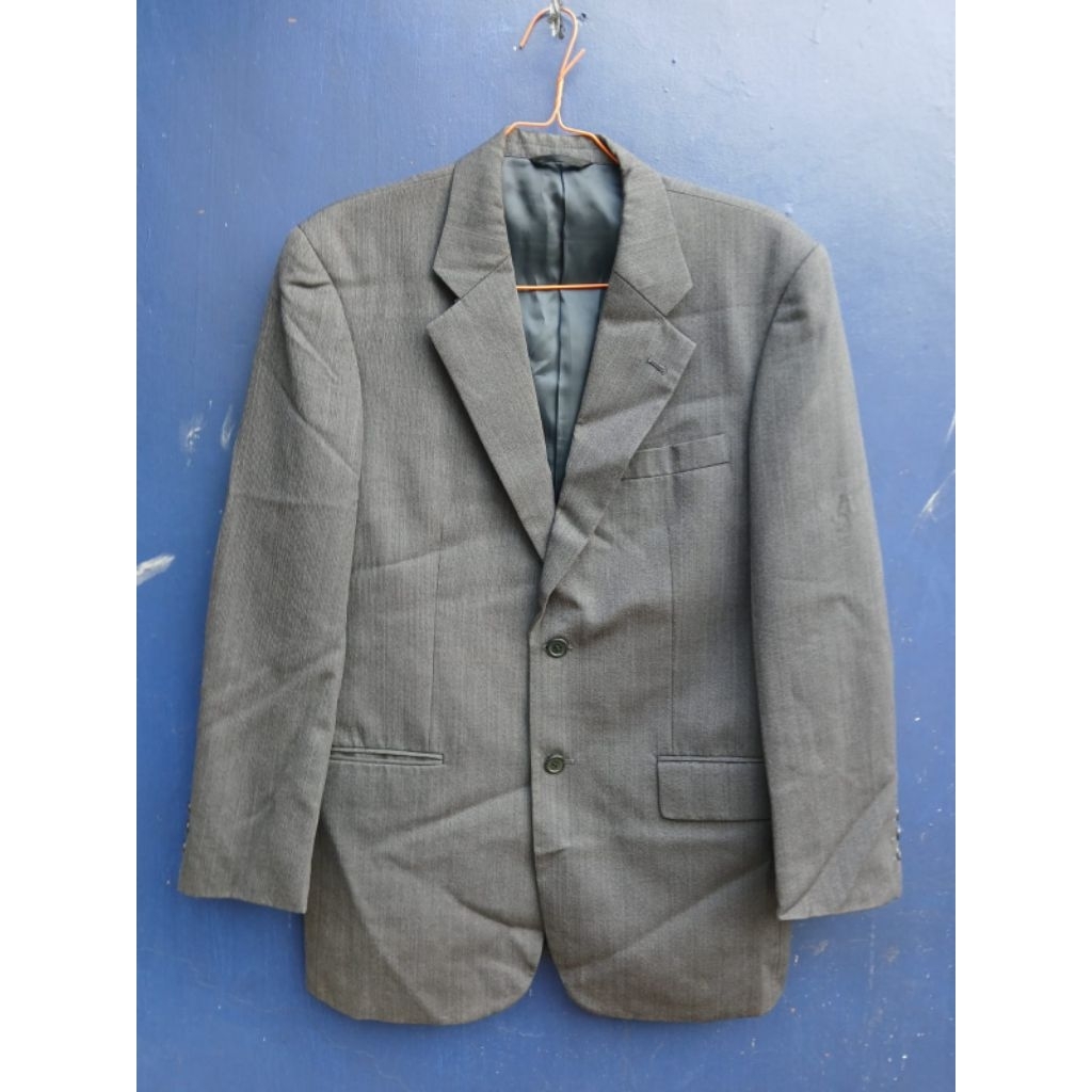 Jas pria bekas seperti baru