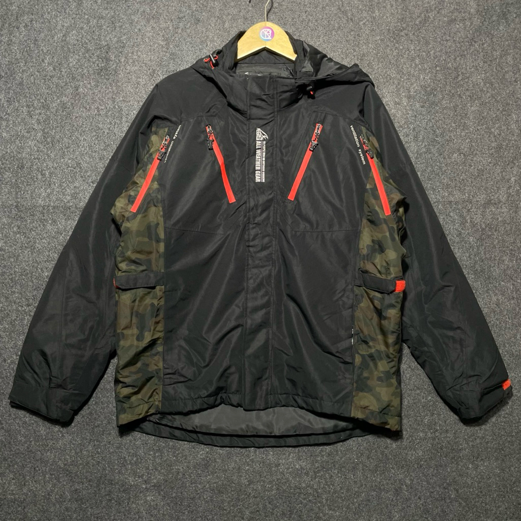 Aegis All Weather Gear – Waterproof Cold Weather Jacket – Black Camo Accent – Size L (Intl. Size M)