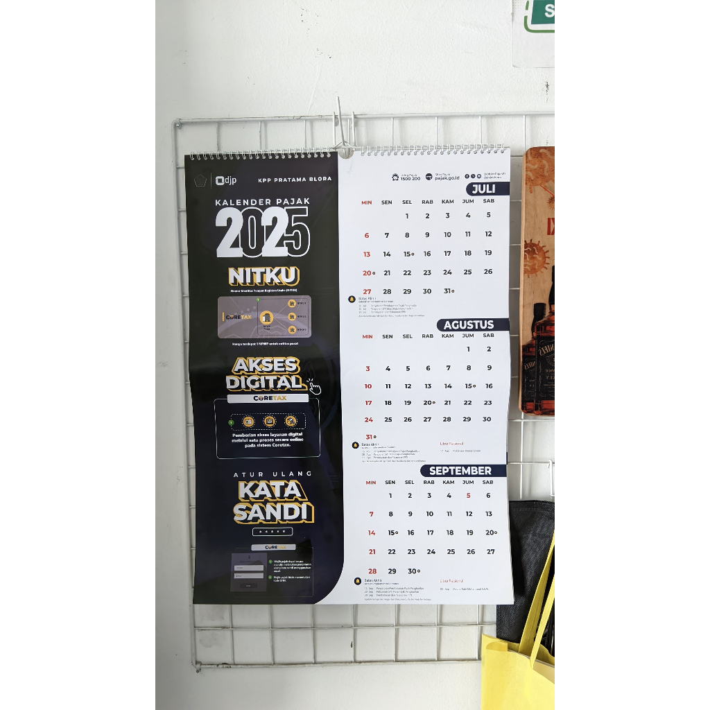 Kalender Dinding 2026 Custom – 4 Lembar, Spiral, Cetak Full Color