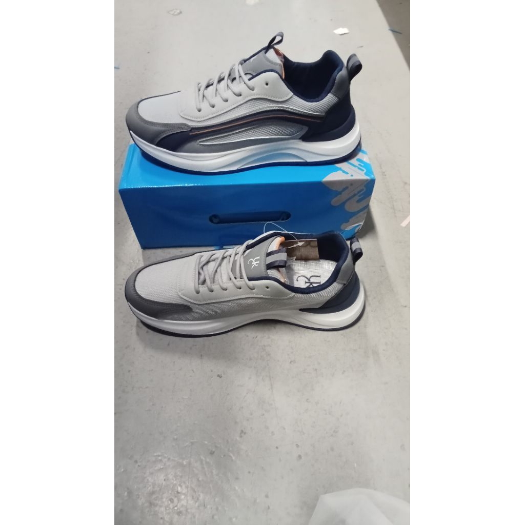 Sepatu sniker Yongki Komaladi pria