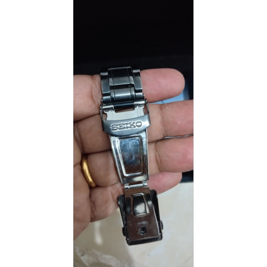 seiko 5 sport srp558K1  automatic black dial , stainless steel strapgood condition, box, 
negotiable