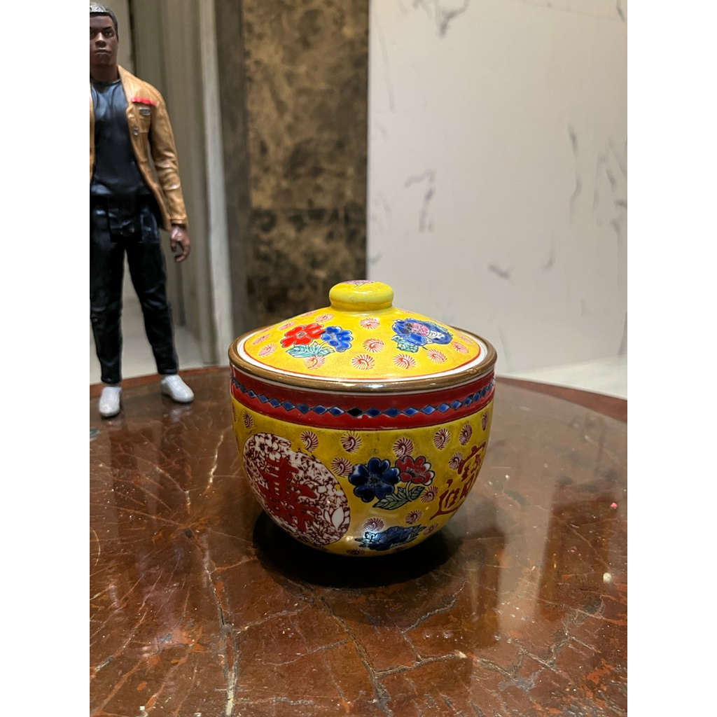 Pajangan Guci Antik Cina Kuno