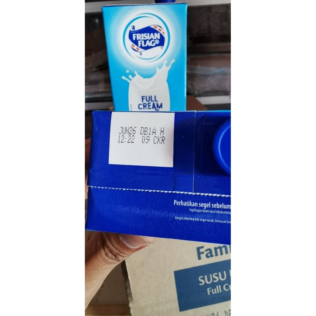 Susu UHT full Cream frisian flag 946 ml (1liter)