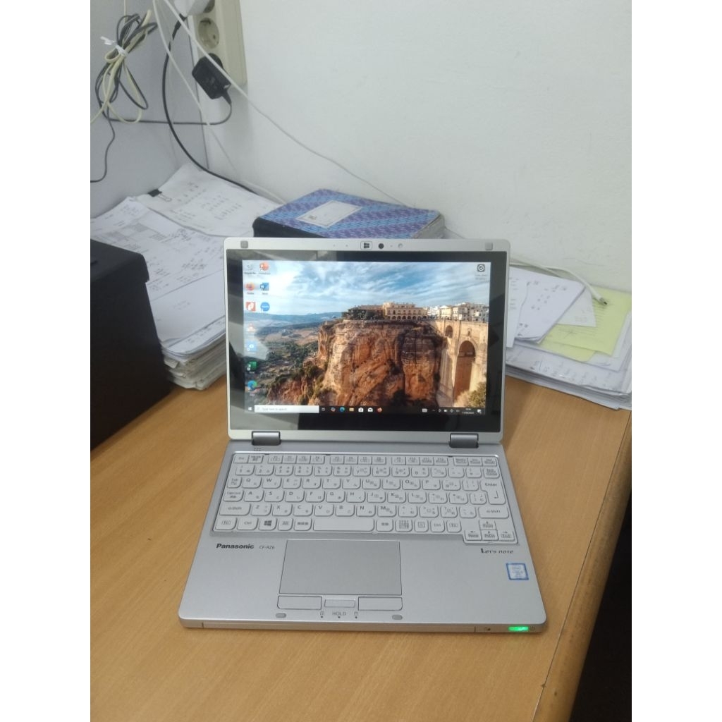 panasonic CF-RZ6 2in1  i7gen7|| ram 16 GB || SSD 256 GB