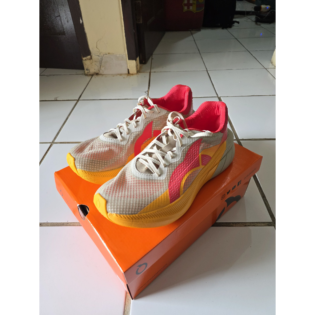 Ortuseight Hyperfuse 3.0 Sand/Orange Second Mulus Size 42