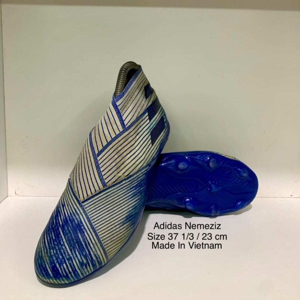 Sepatu Bola Adidas Nemeziz