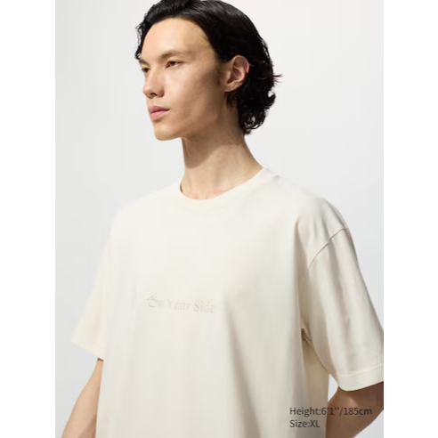 Kaos Uniqlo UT One Piece Lengan Pendek 478827