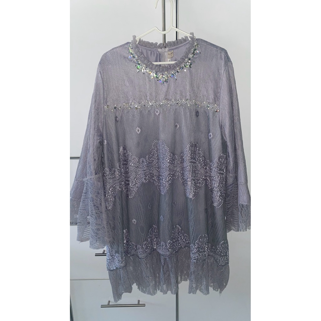 [PRELOVED 1 KALI PAKAI] TUNIK BLOUSE ALMAHYRA SEMI FORMAL WARNA BLUE DENIM LAMARAN KONDANGAN TUNANGA