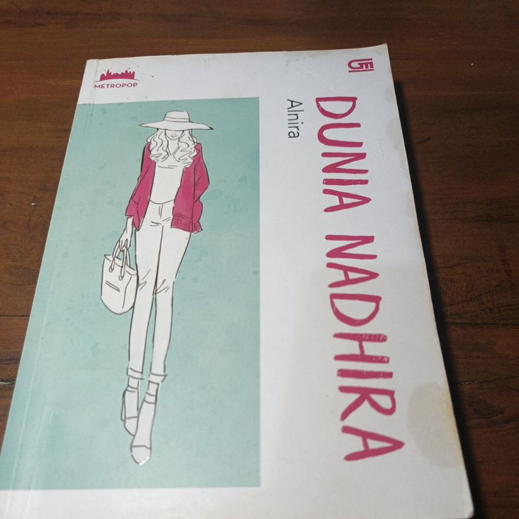 NovelBekas-DuniaNadhira-NovelAlnira